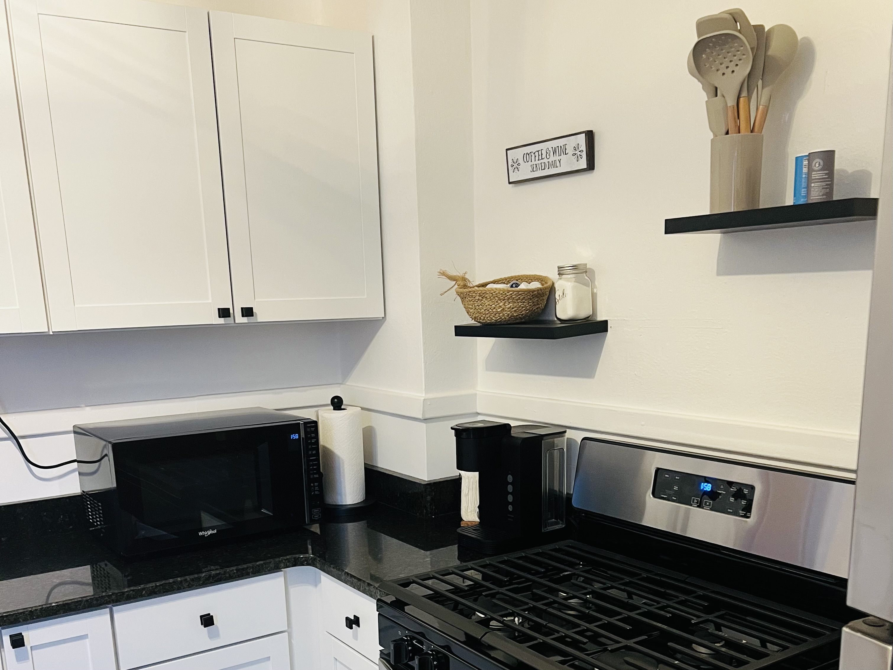 Luxury Apartment near Hospitals/hardwood/ - Photo 8