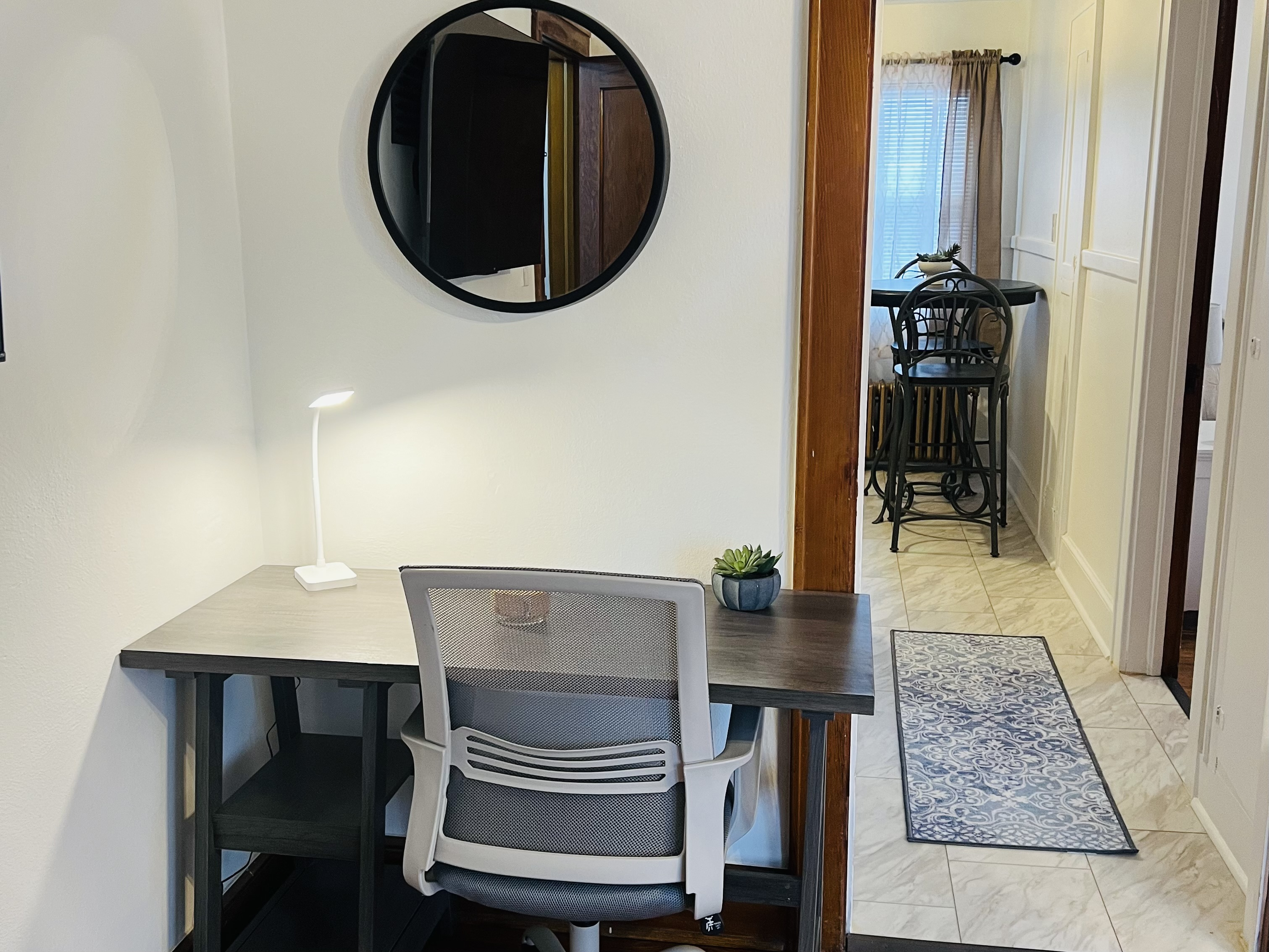 Luxury Apartment near Hospitals/hardwood/ - Photo 12