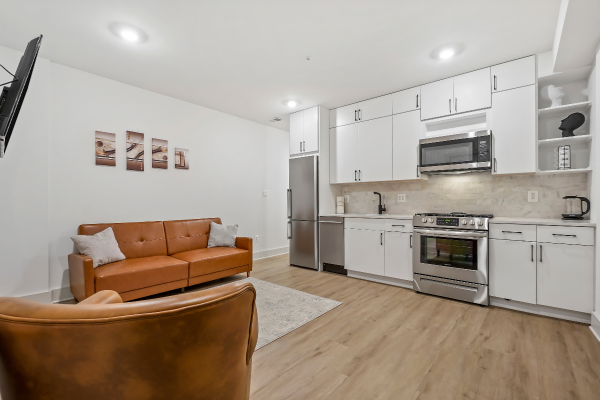 Luxury 2-Bedroom Townhouse in Washington DC l Prime Location Unforgettable Style and Comfort Await - Photo 1