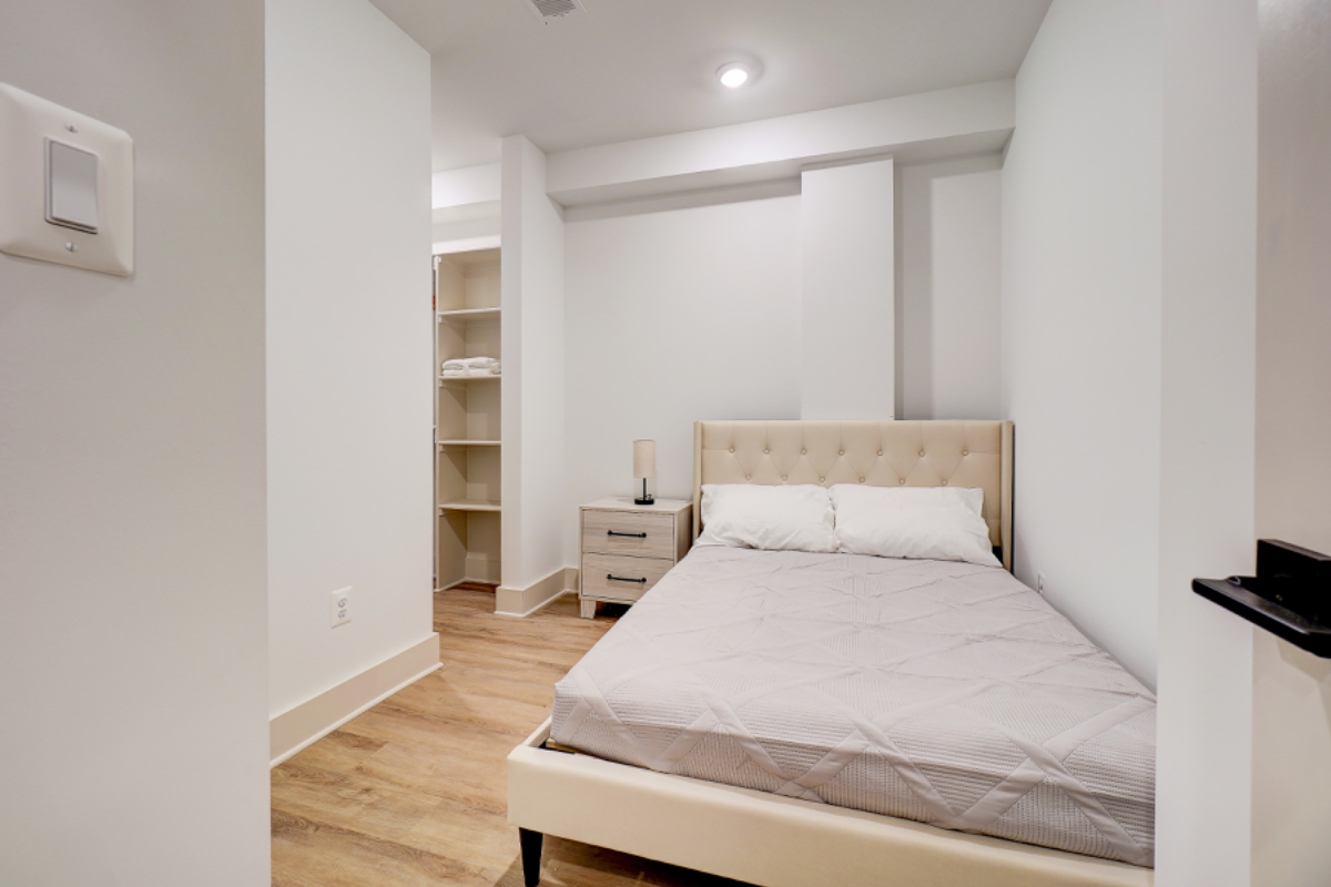 Luxury 2-Bedroom Townhouse in Washington DC l Prime Location Unforgettable Style and Comfort Await - Photo 4