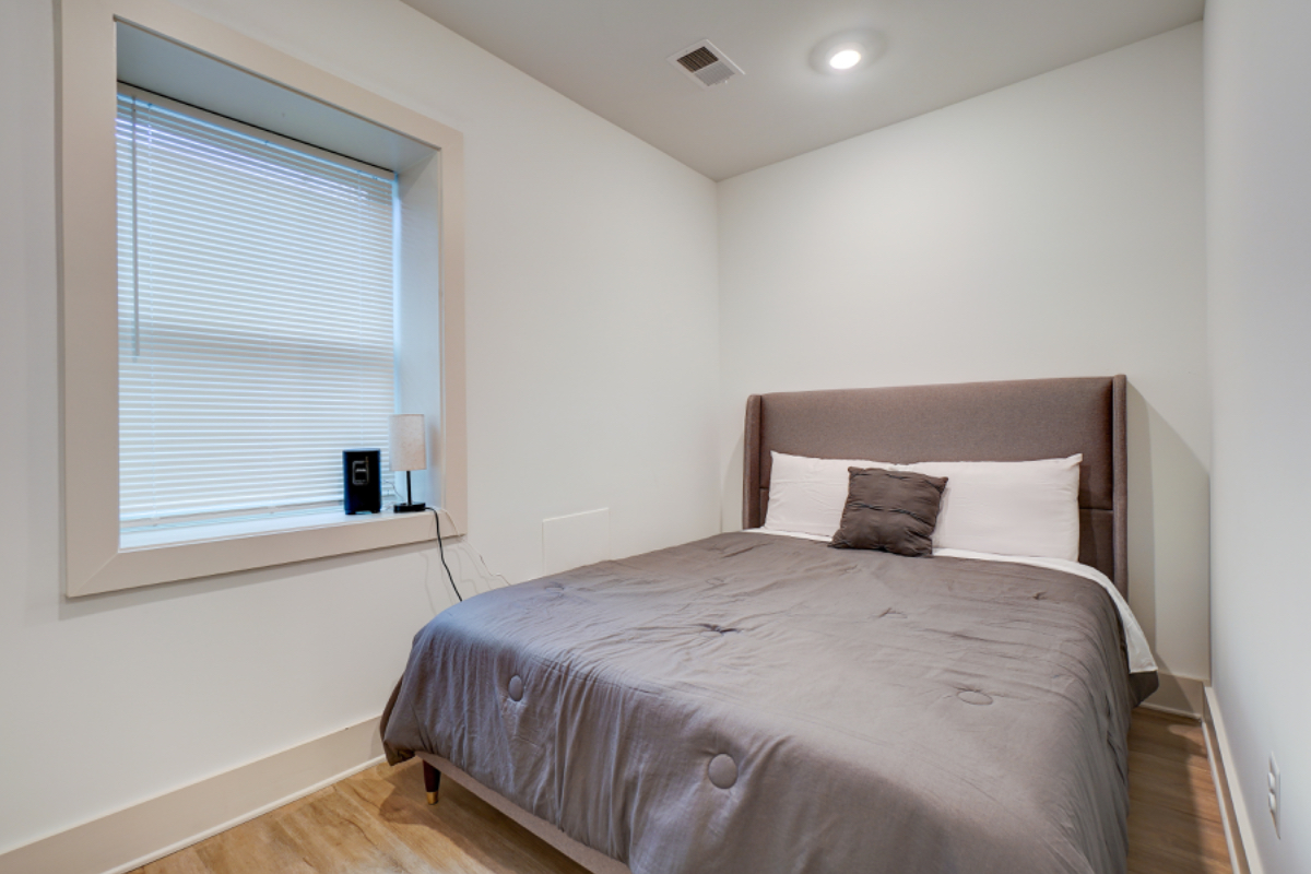 Luxury 2-Bedroom Townhouse in Washington DC l Prime Location Unforgettable Style and Comfort Await - Photo 3