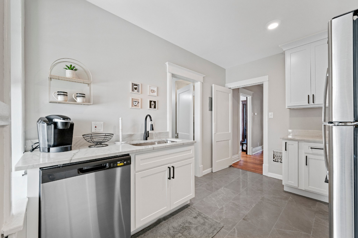 Close to Major Hospitals--Newly Renovated Duplex-Tower Grove South - Photo 9