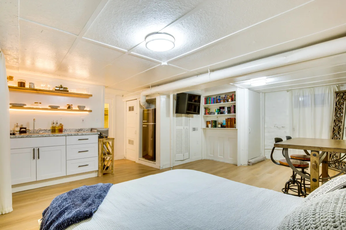 Westport Duplex (Fully Furnished) Studio