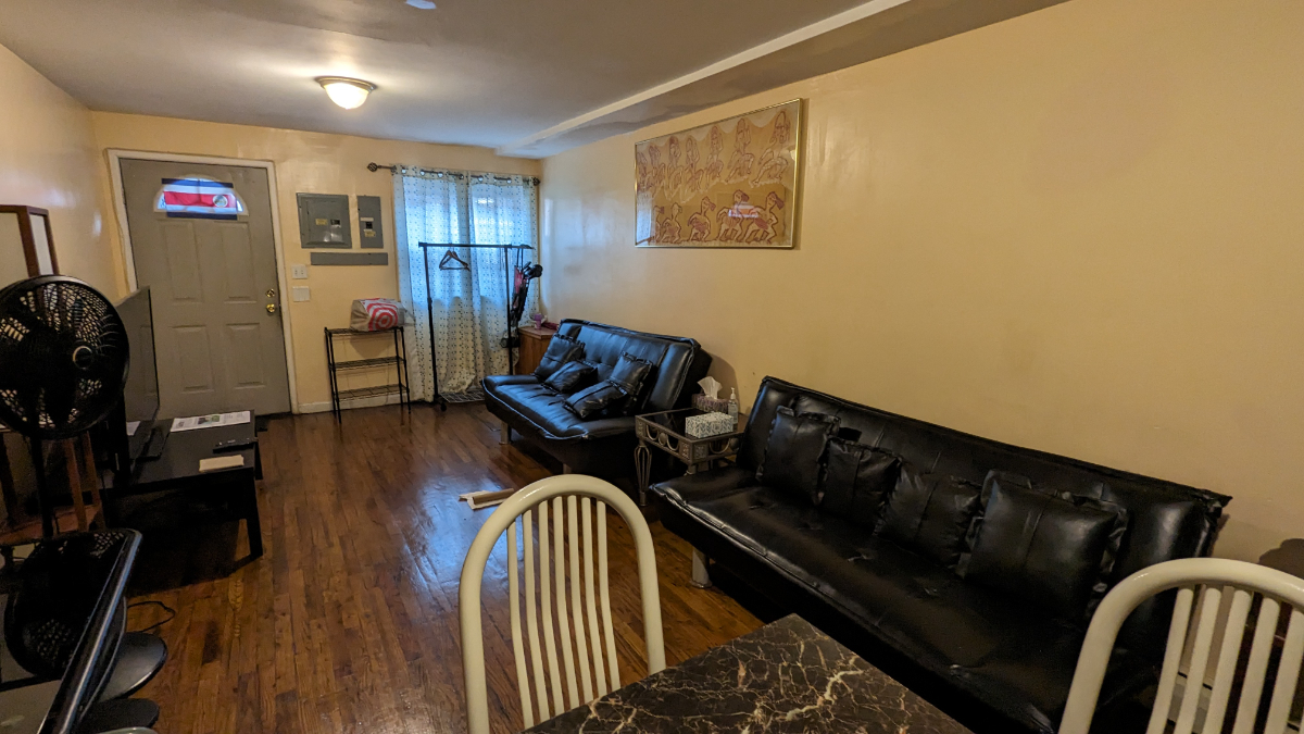 The room rentals in crown heights - Photo 3