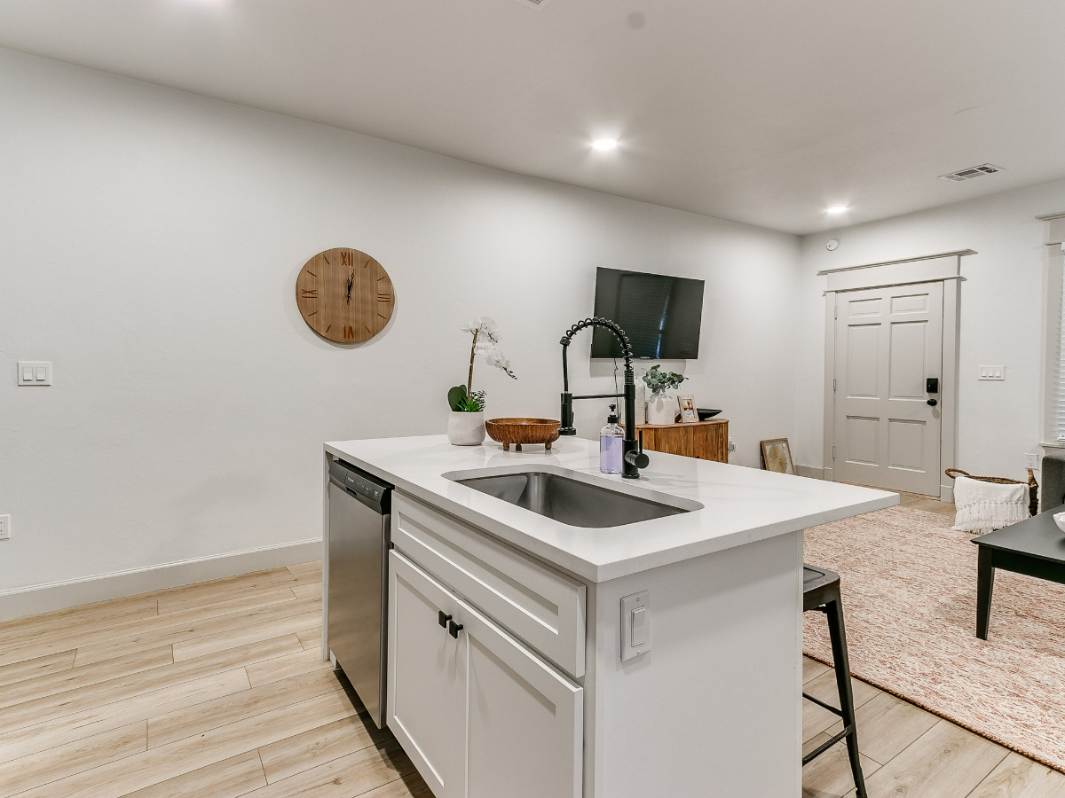 Fully renovated home close to ALL in OKC - Photo 3