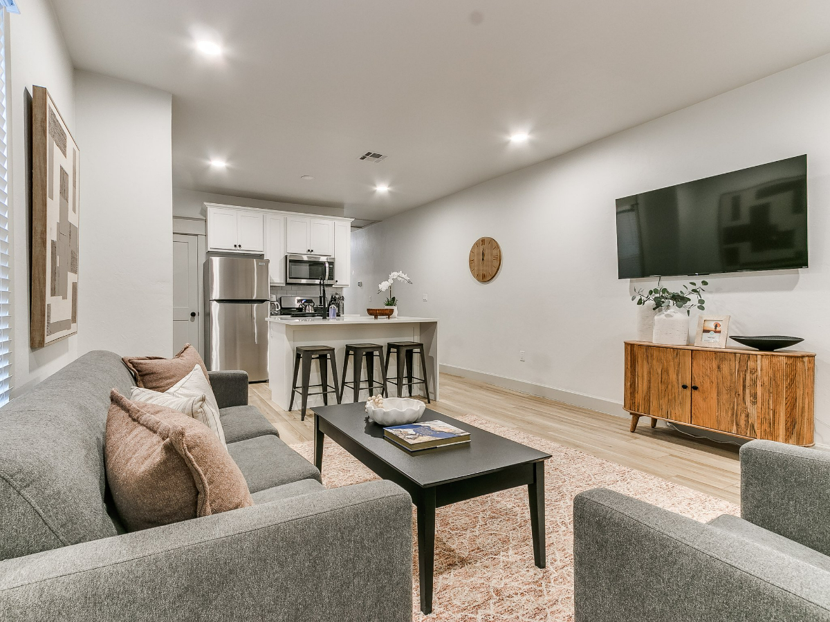 Fully renovated home close to ALL in OKC - Photo 6
