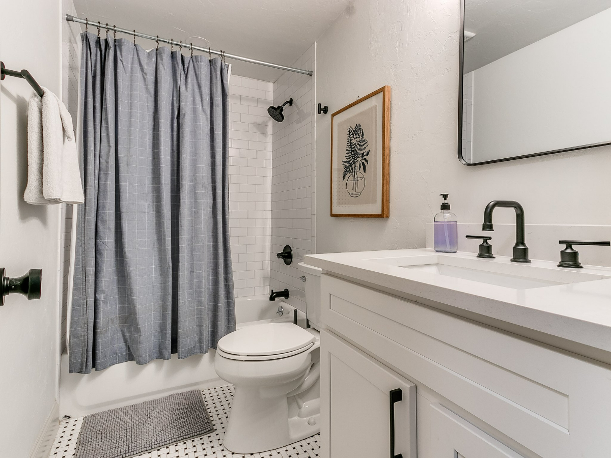 Fully renovated home close to ALL in OKC - Photo 10