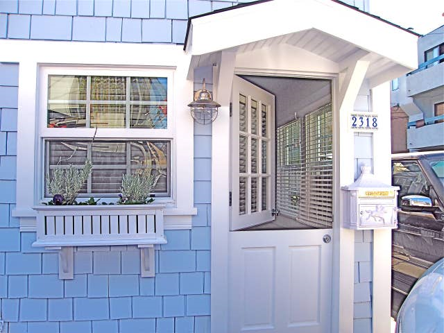 Adorable Cottage in Venice Canal neighborhood - Photo 1