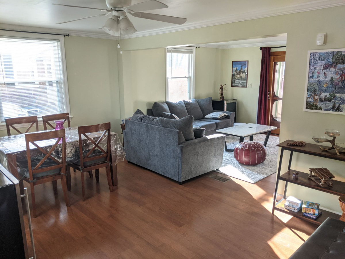 Beautiful bright 2 Bedroom 2 Bathroom home centrally located in Colonie - Photo 2