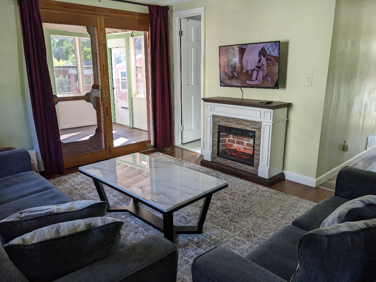 Beautiful bright 2 Bedroom 2 Bathroom home centrally located in Colonie - Photo 8