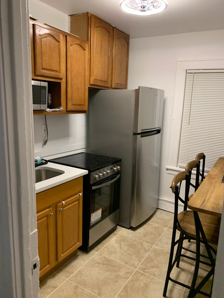 Cozy 1 Bedroom Apartment in Queens Village - Experience Comfort and Convenience in this Charming Spa - Photo 6