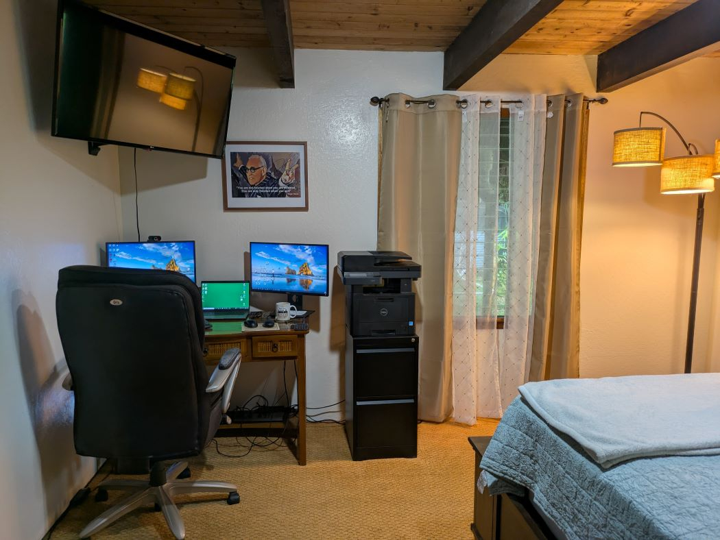 Pineapple House 2 Bed 1 Bath with Loft Entire Home - Photo 6