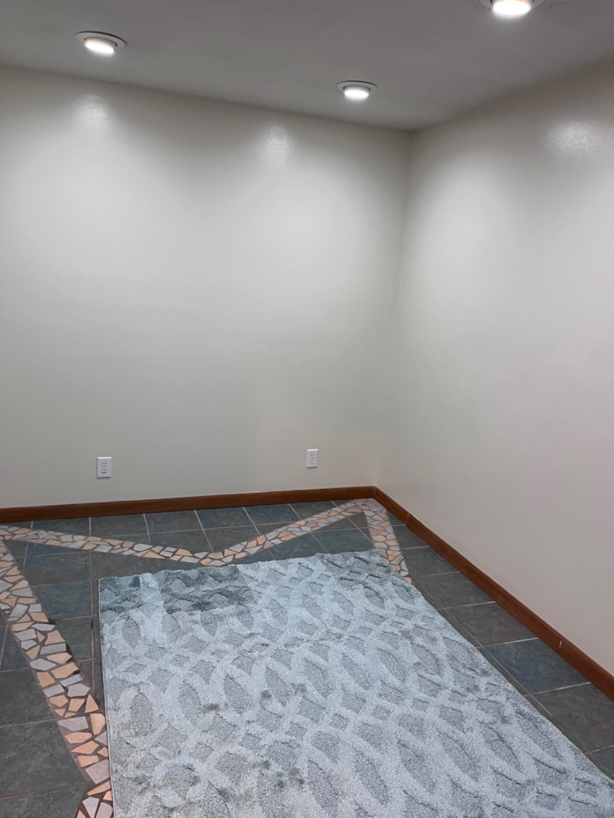 Nice 2 BR/1 Bath Renovated Home - Photo 8