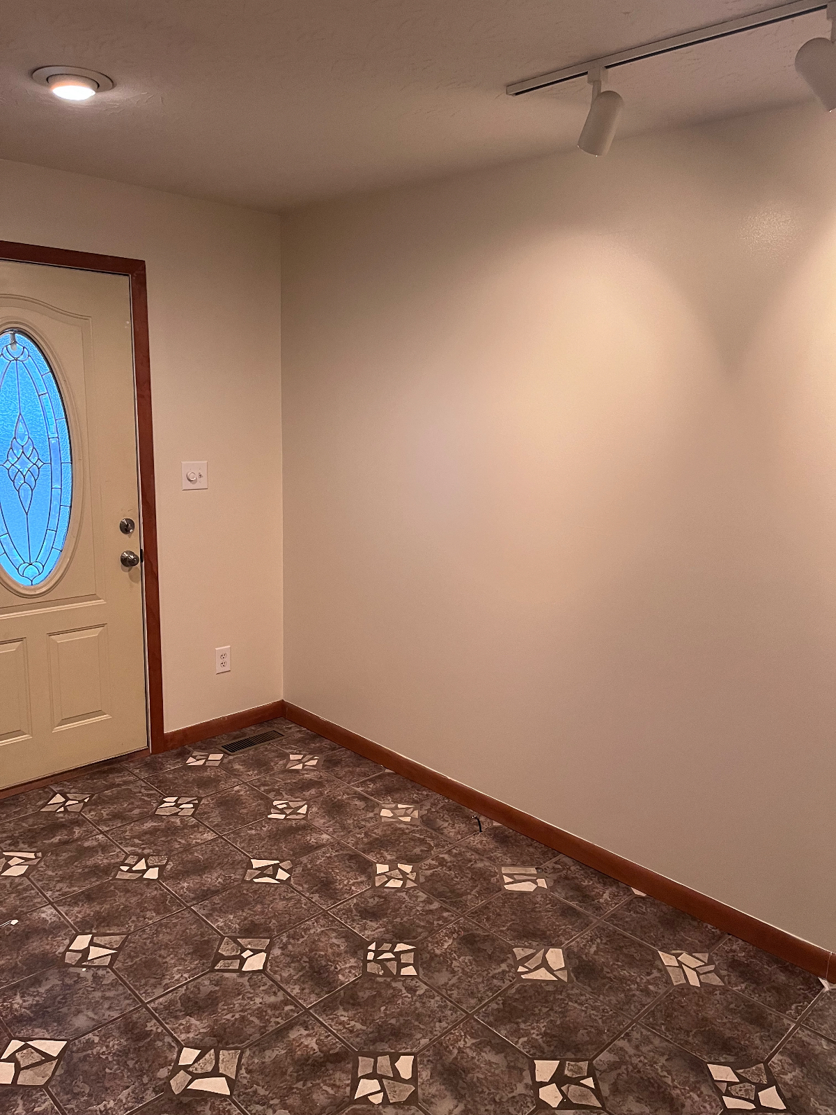 Nice 2 BR/1 Bath Renovated Home - Photo 11