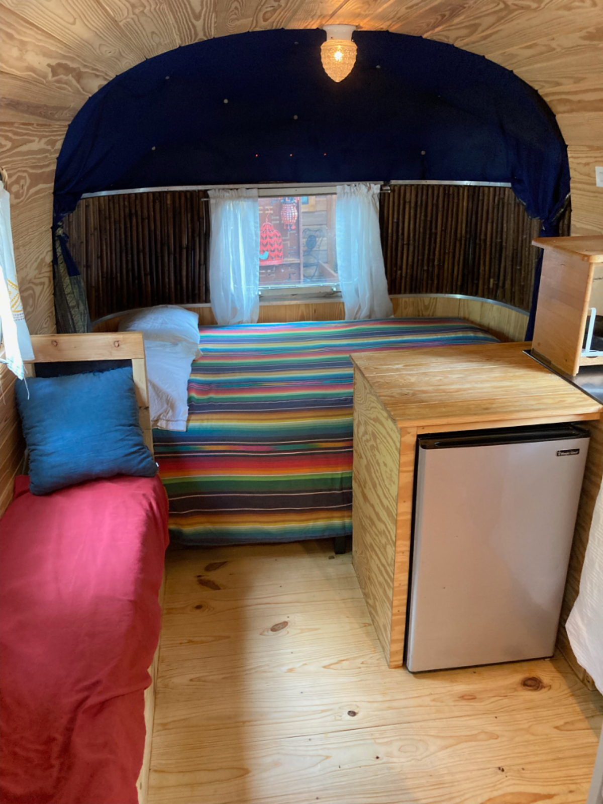 Tree-lined Stay in Central Austin near bus stop Studio - Photo 1