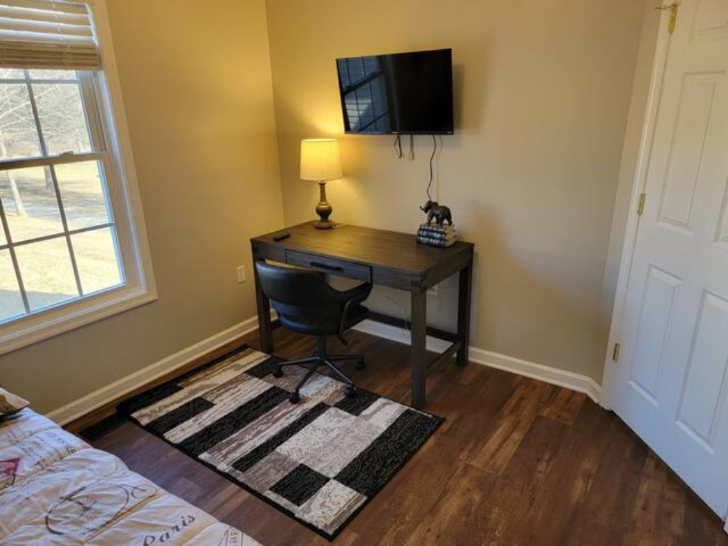 Cheerful 3-Bedroom Home in Martinsburg - Photo 5