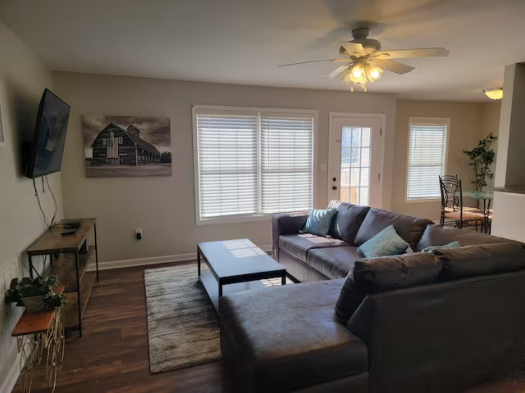 Cheerful 3-Bedroom Home in Martinsburg - Photo 1