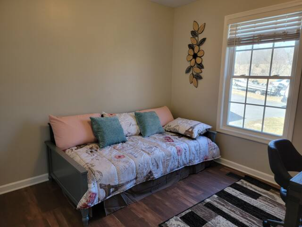 Cheerful 3-Bedroom Home in Martinsburg - Photo 4