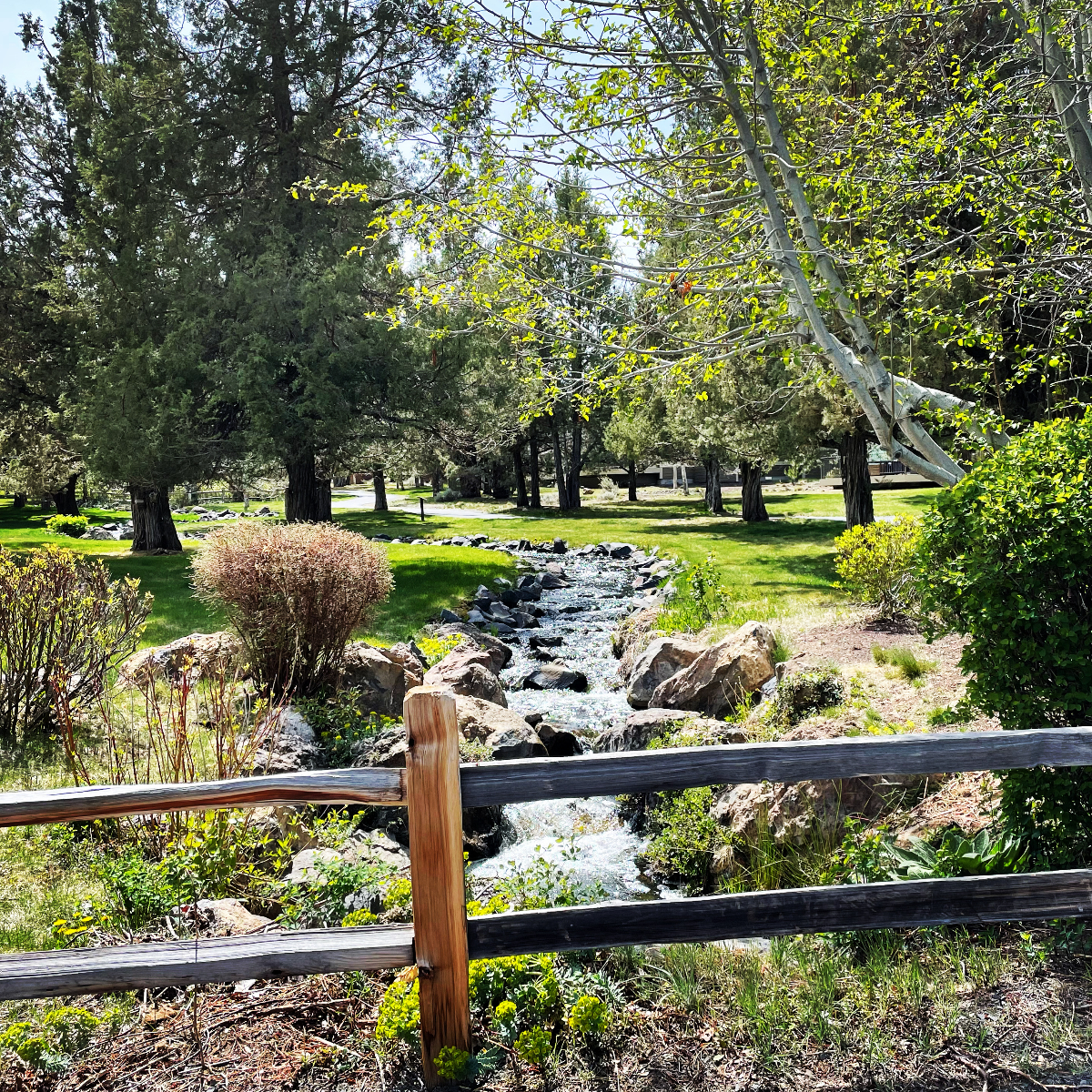 Redmond, Oregon - Photo 2