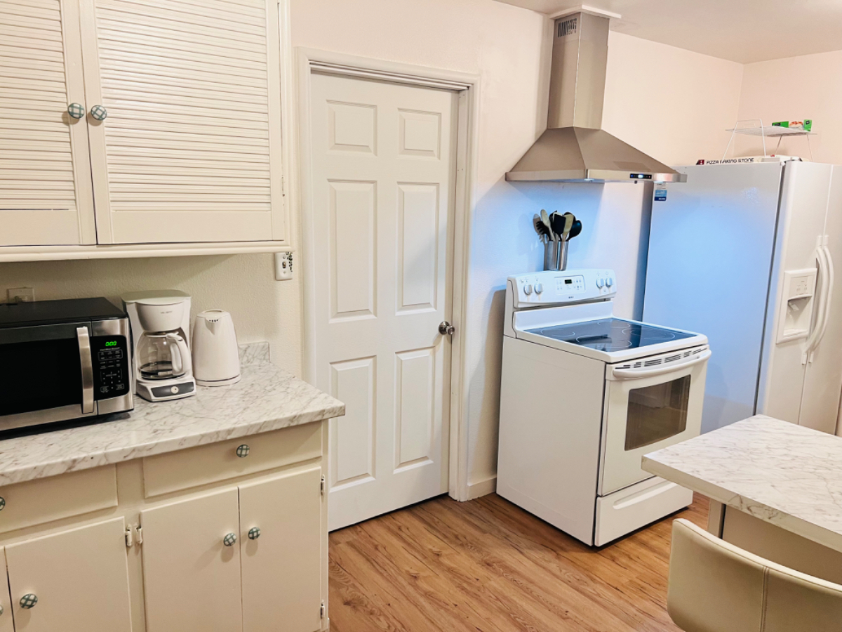 Clean and Fully Furnished 2 Bedroom, 1 Bathroom House - Photo 6