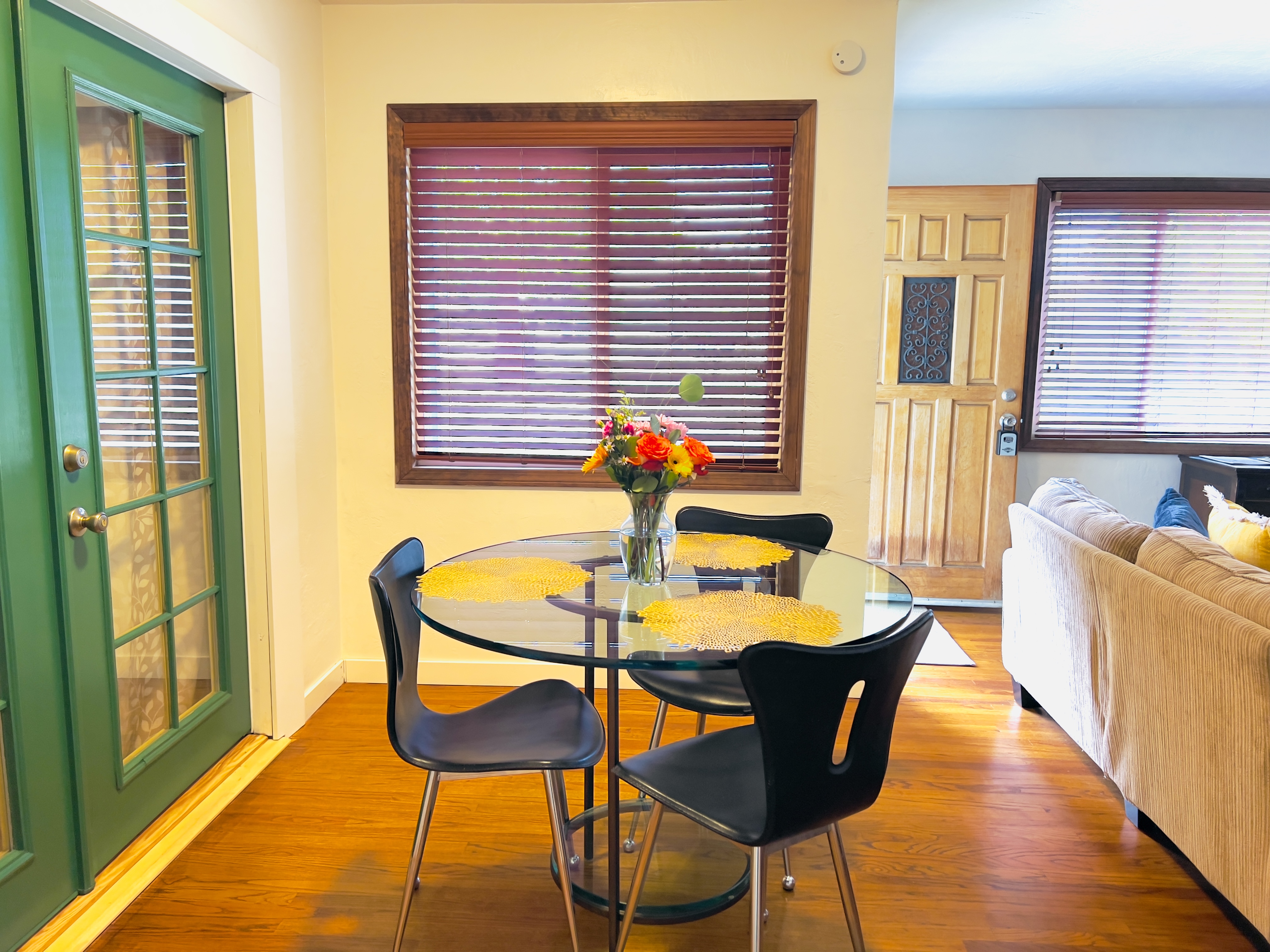 Clean and Fully Furnished 2 Bedroom, 1 Bathroom House - Photo 3