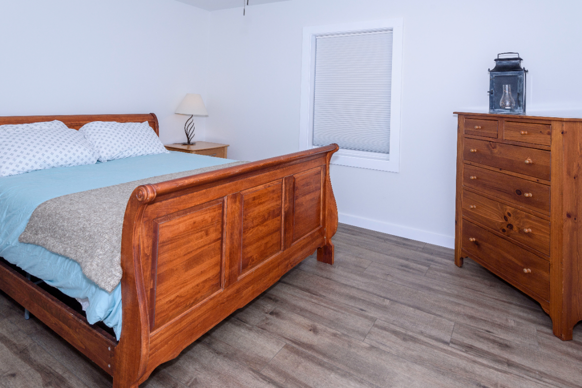 Newly Renovated Village Apartment - Photo 7