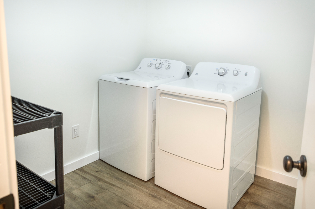 Newly Renovated Village Apartment - Photo 9