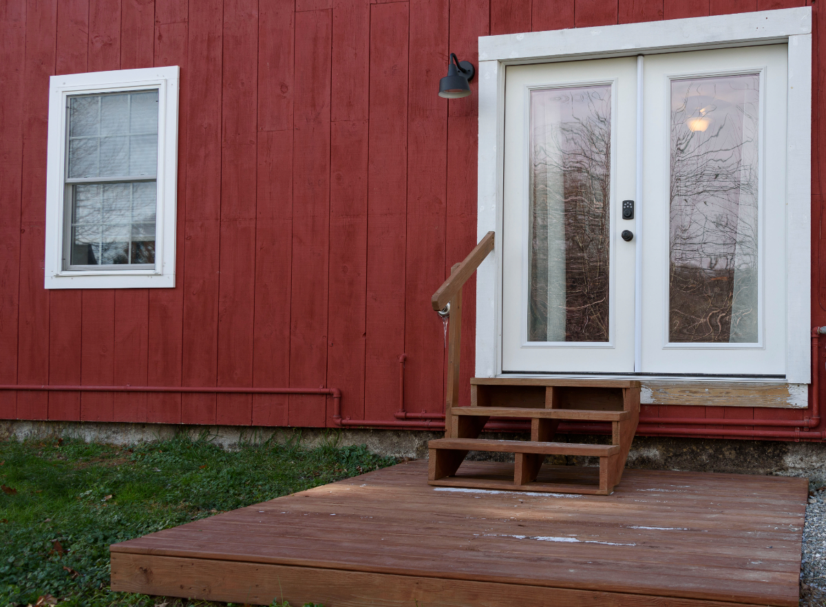 Newly Renovated Village Apartment - Photo 10
