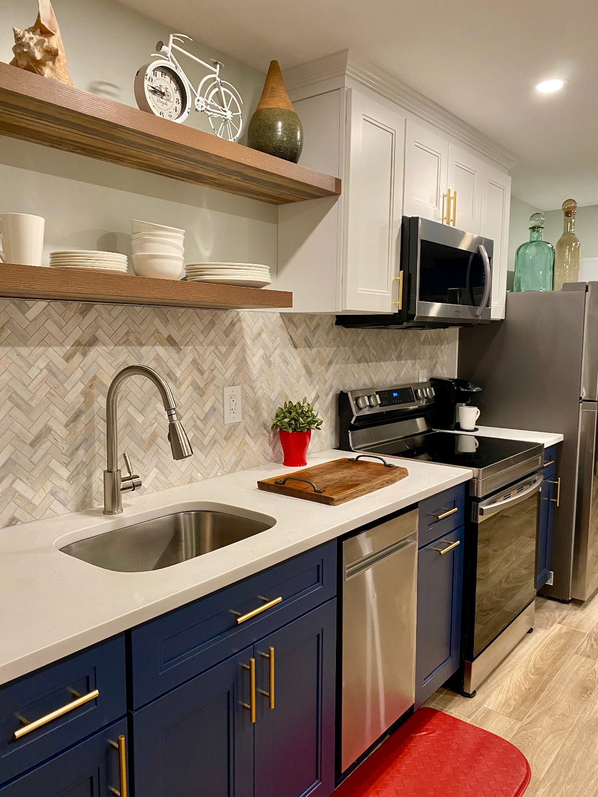 Stylish and Convenient 2-Bedroom Apartment in Queens - Recently Renovated with Beach and Hospital Pr - Photo 8
