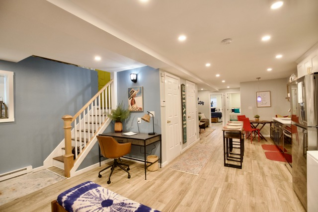 Stylish and Convenient 2-Bedroom Apartment in Queens - Recently Renovated with Beach and Hospital Pr - Photo 2