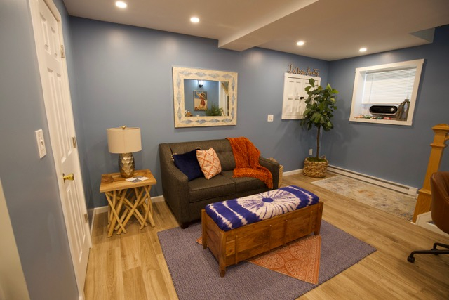 Stylish and Convenient 2-Bedroom Apartment in Queens - Recently Renovated with Beach and Hospital Pr - Photo 3