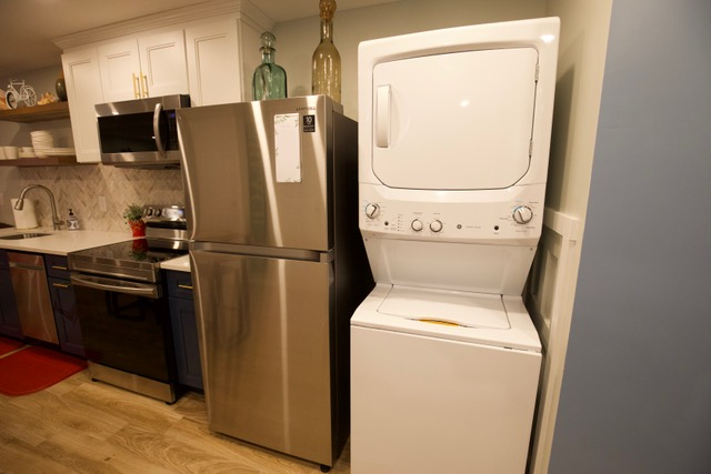 Stylish and Convenient 2-Bedroom Apartment in Queens - Recently Renovated with Beach and Hospital Pr - Photo 10