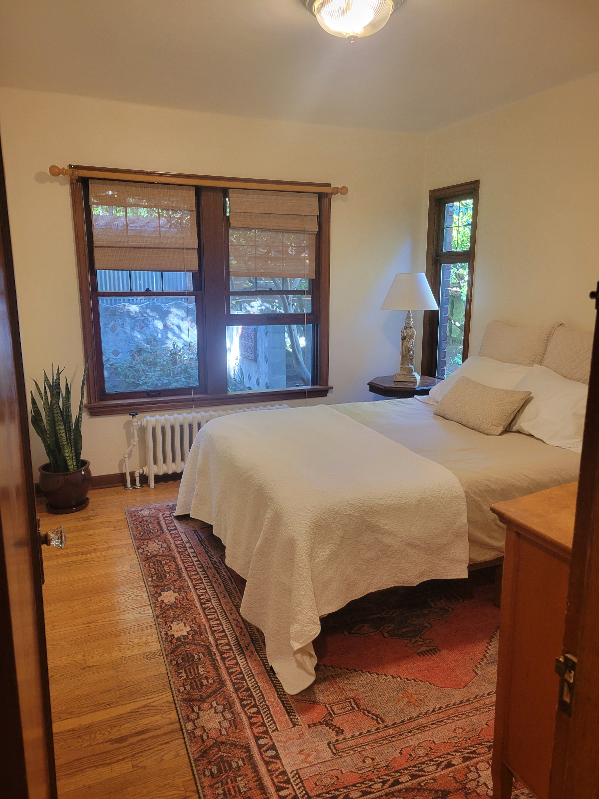 West Seattle Private Room Across From Lincoln Park
