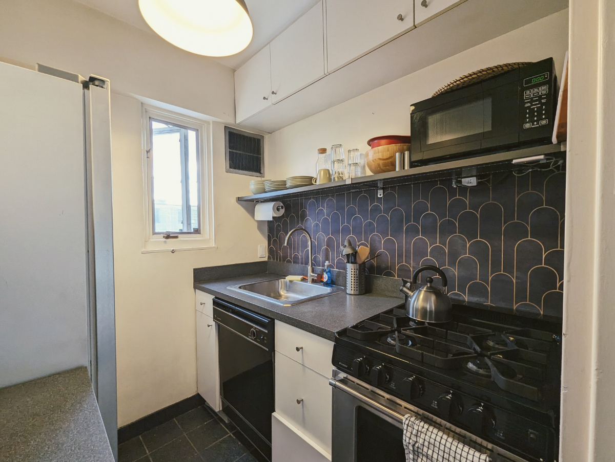 Spacious Furnished Studio with Amazing Views - Photo 8