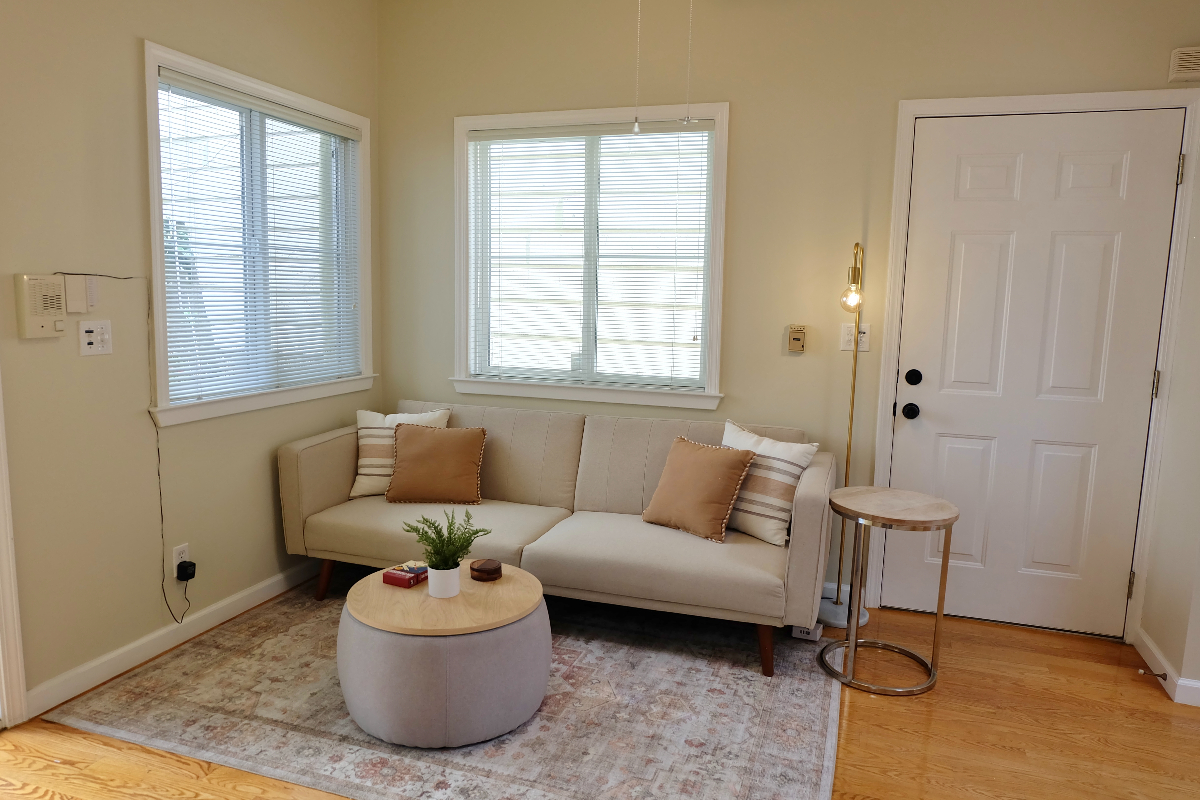 Entire Cottage in Nob Hill - Quiet and Private - Photo 2