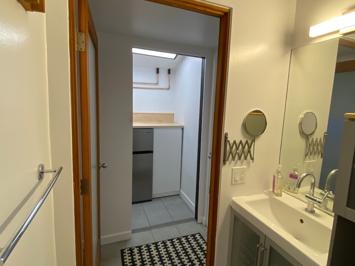 Charming Westside Cottage - Photo 5