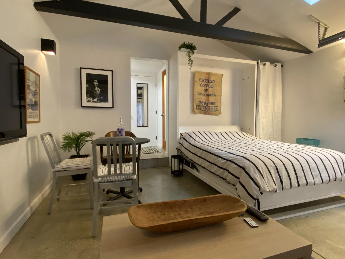 Charming Westside Cottage - Photo 1