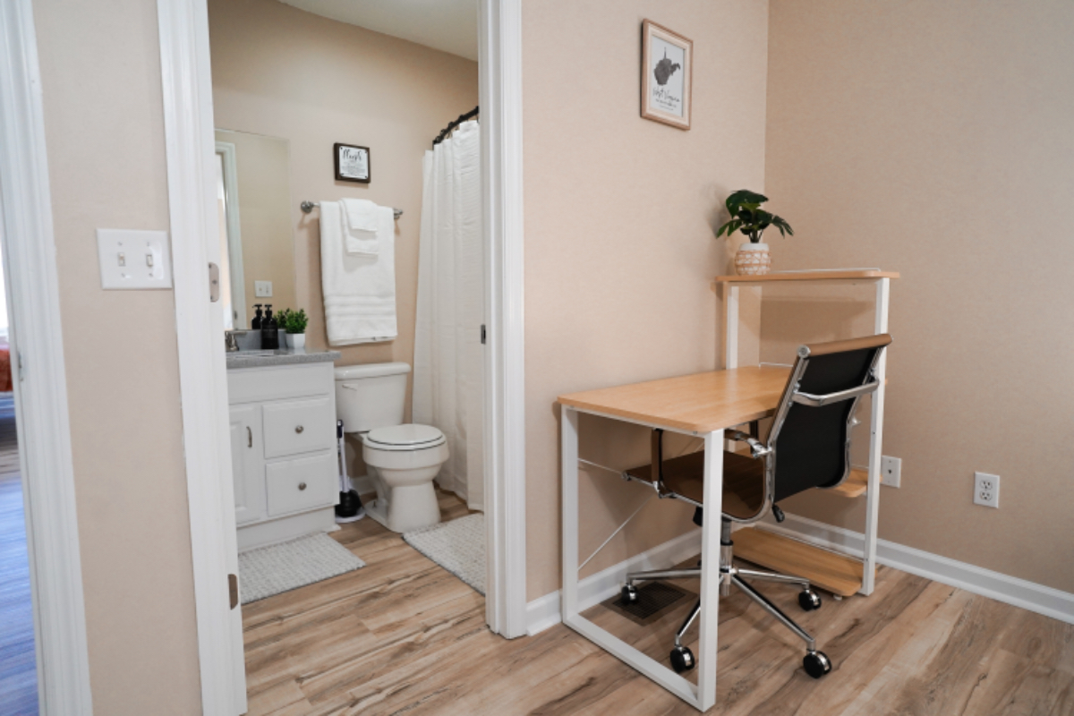 NEW Spacious Safe Townhouse 1 mi to Hospitals - Photo 3