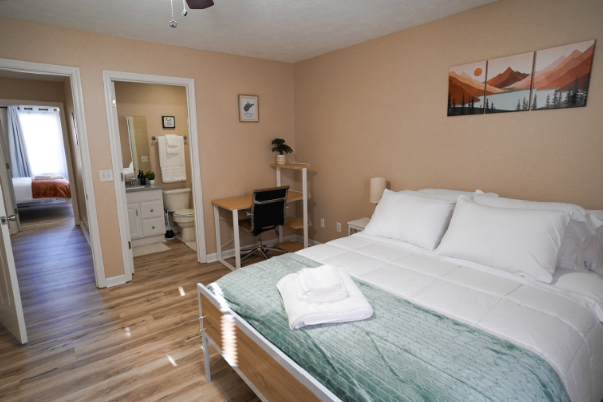 NEW Spacious Safe Townhouse 1 mi to Hospitals - Photo 2