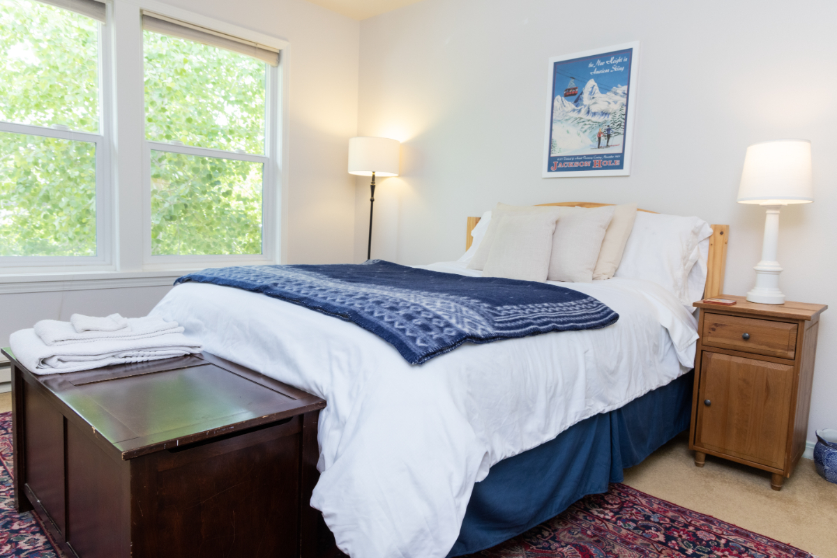 Centrally located creek and mountainside... - Photo 9