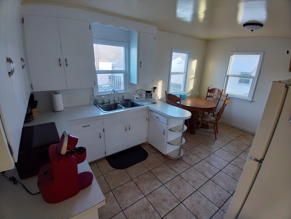 1109 10TH ST - Photo 2
