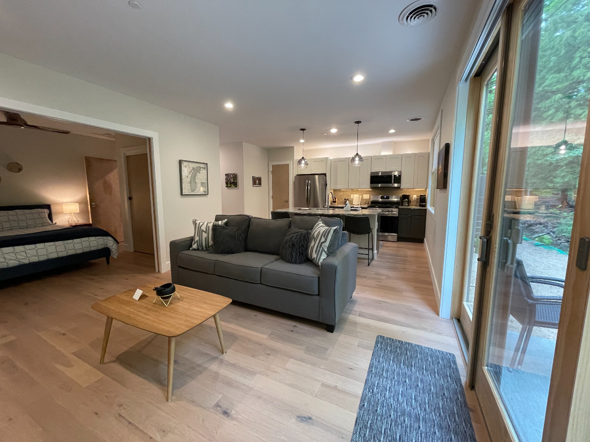 Beautiful New Condo 1/2 mile from the hospital
