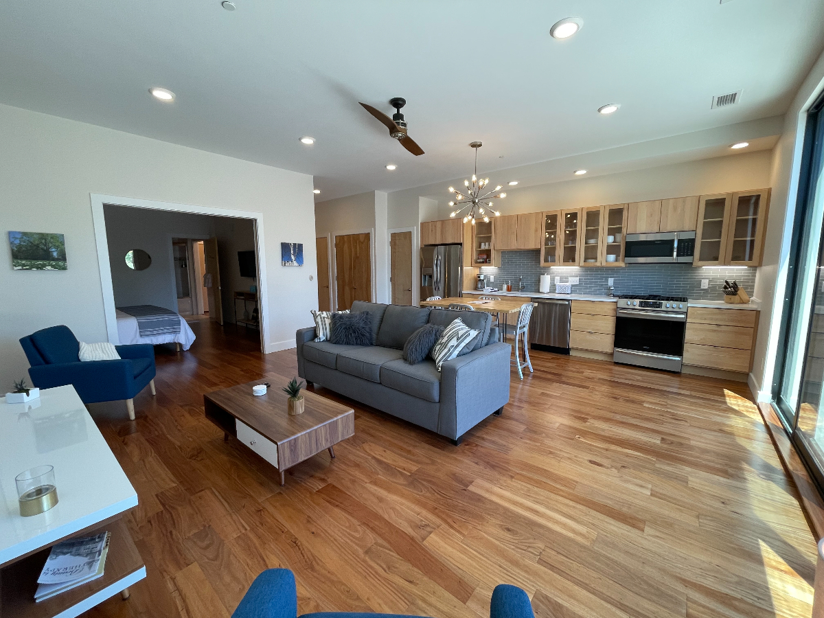 Beautiful 1 BR Condo w/terrace