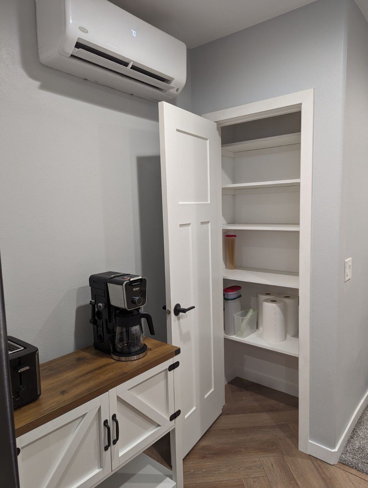 New updated Apartment pet friendly. - Photo 4