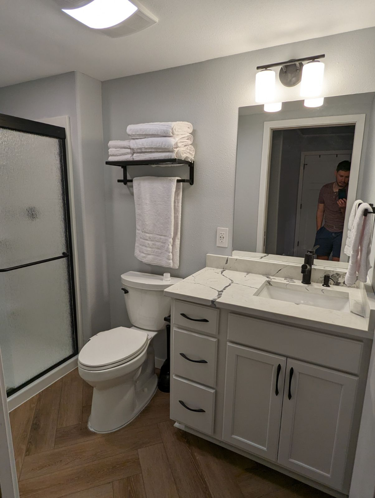 New updated Apartment pet friendly. - Photo 8