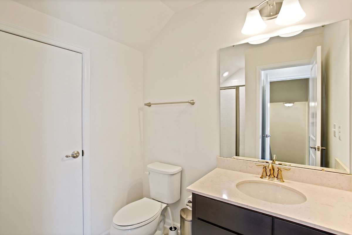 Chic and Cozy Retreat Your ideal fully private Room w/ full bath for rent awaits - Good Prime locati - Photo 1