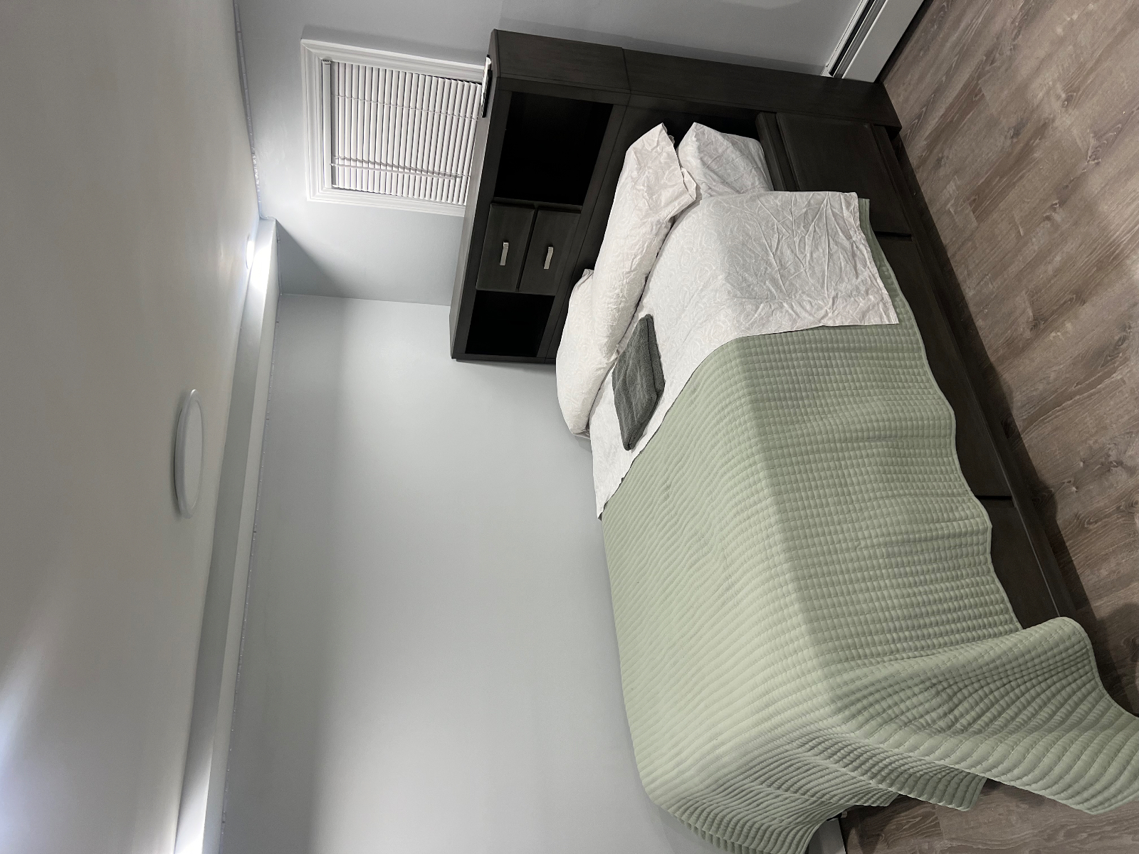Modern style furnish studio apartment in quiet neighborhood - Photo 3