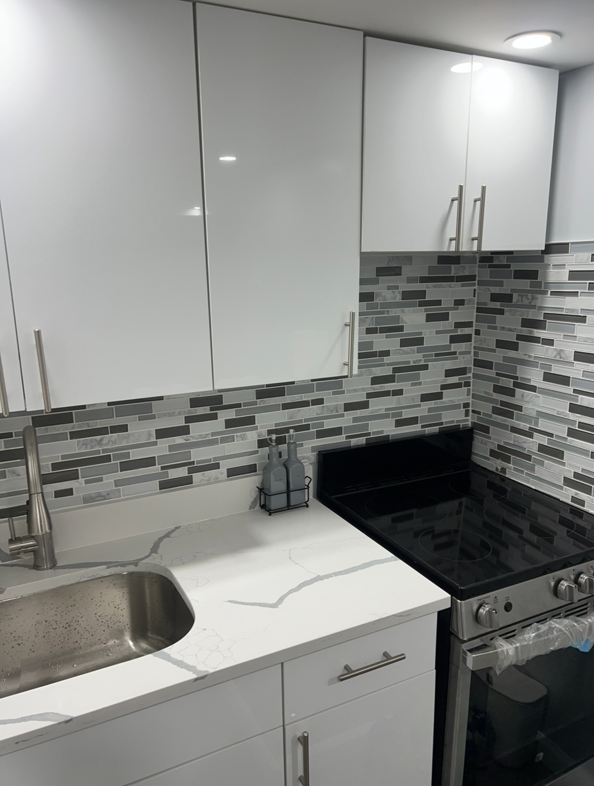 Modern style furnish studio apartment in quiet neighborhood - Photo 8