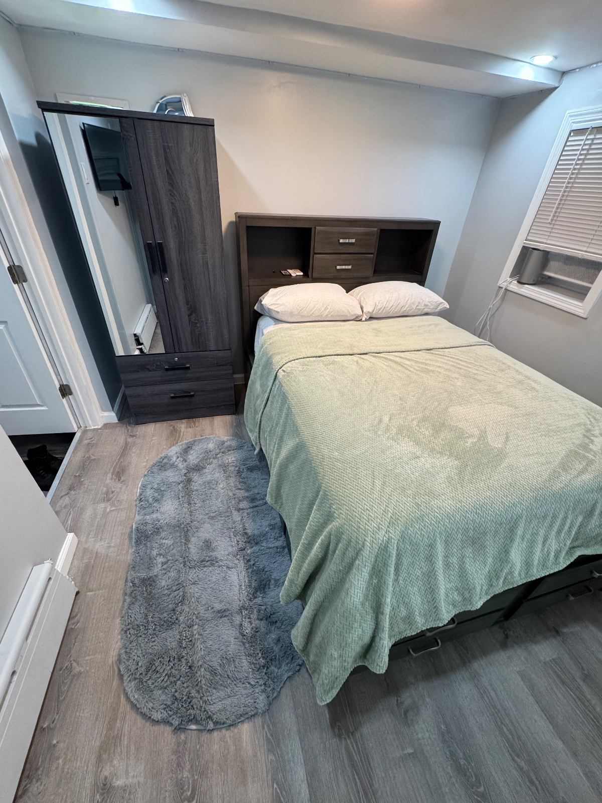 Modern style furnish studio apartment in quiet neighborhood - Photo 9
