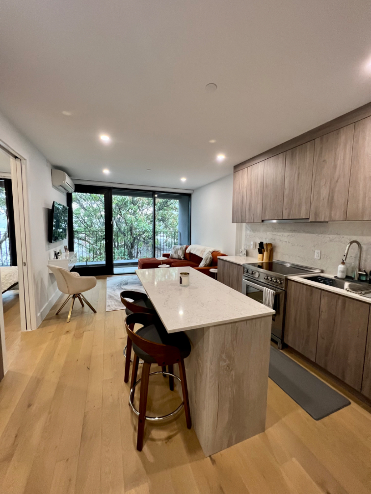 GORGEOUS RECENT CONSTRUCTION WITH NYC SKYLINE VIEWS - Photo 4